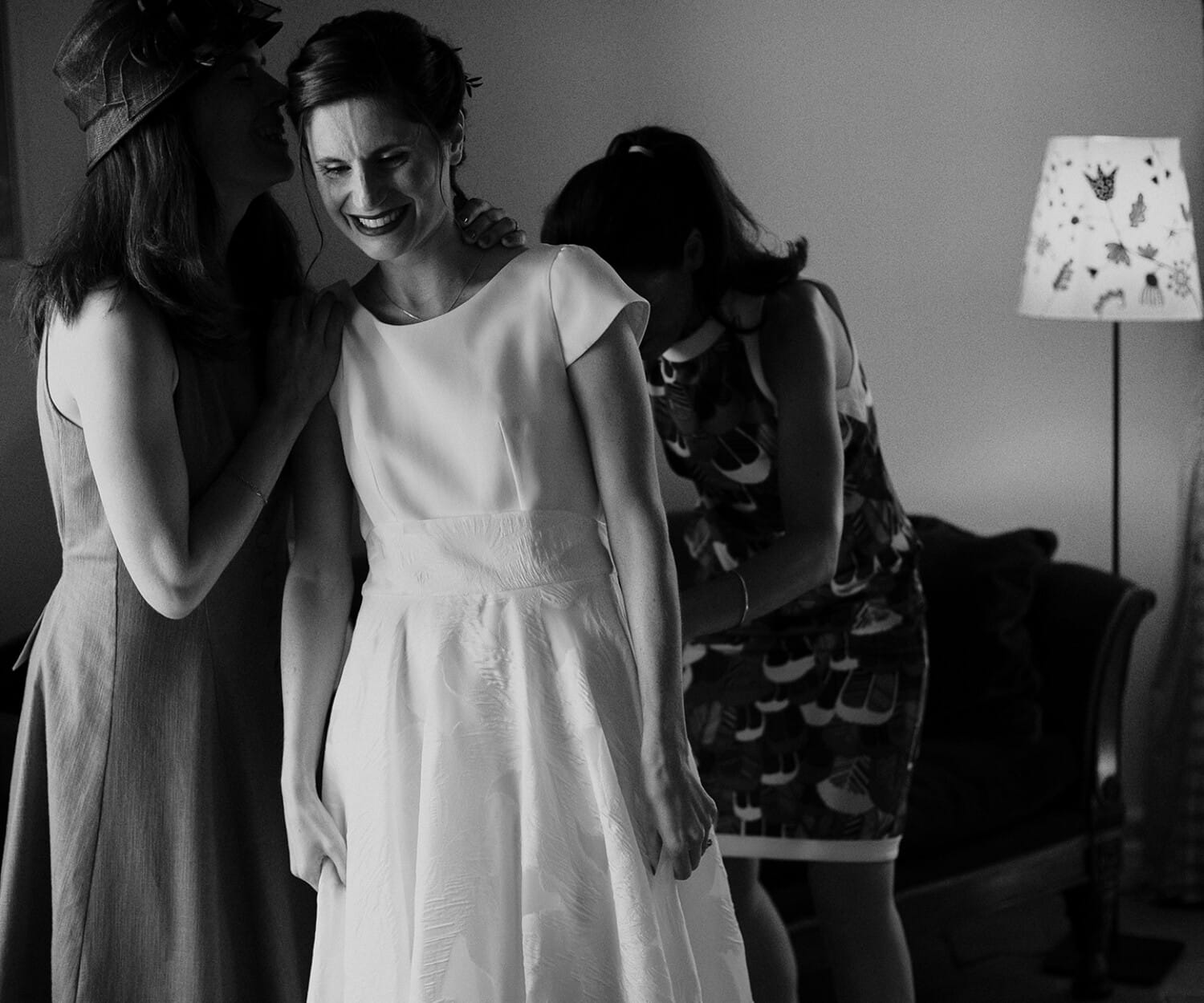 Préparatifs de mariage sincères et spontanés