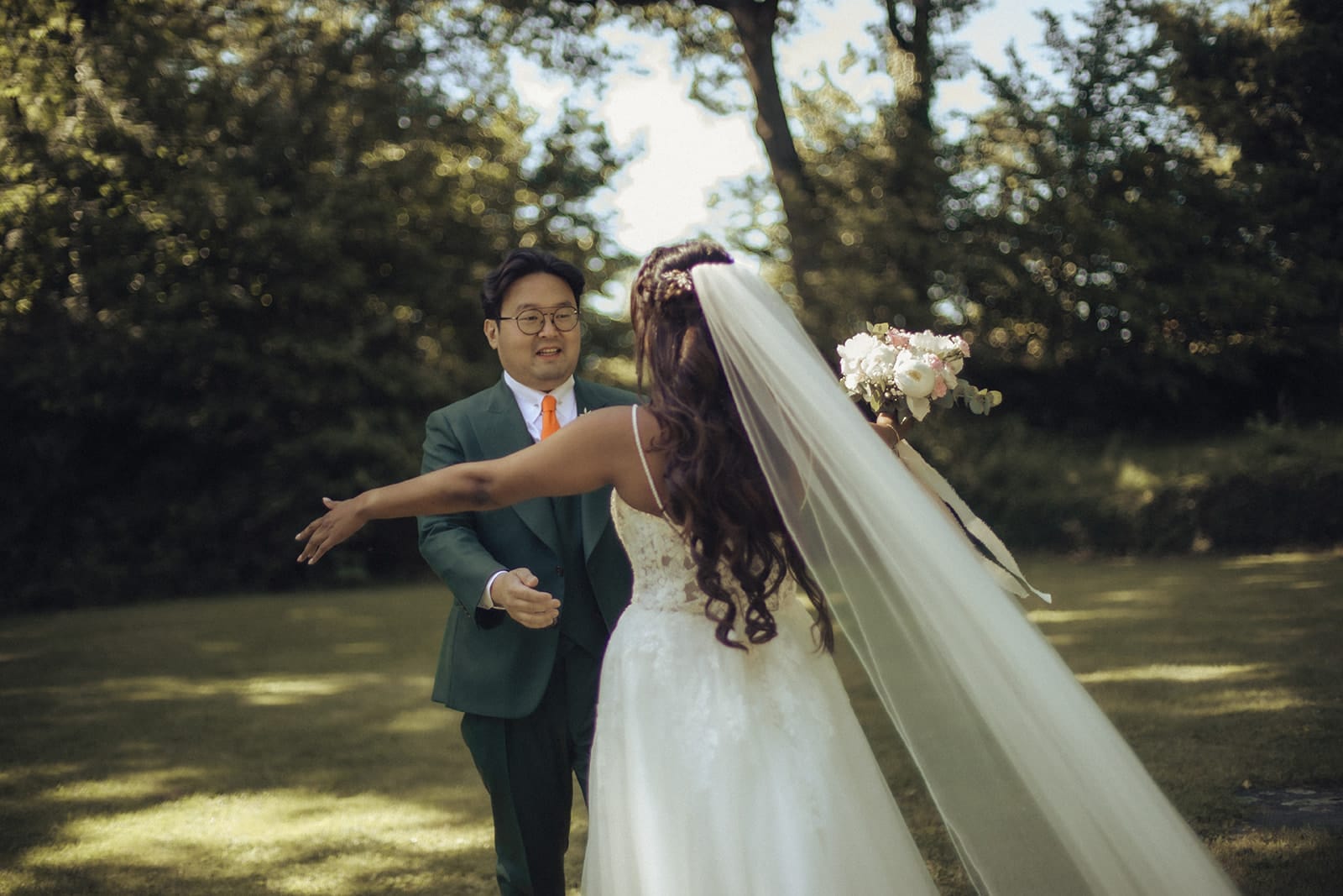Premier regard des mariés au Domaine des Tuileries – moment d’émotion avant la cérémonie